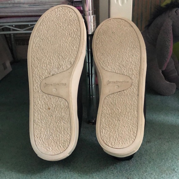 Stradivarius Sneaker- Zipper Detail - Picture 4 of 5